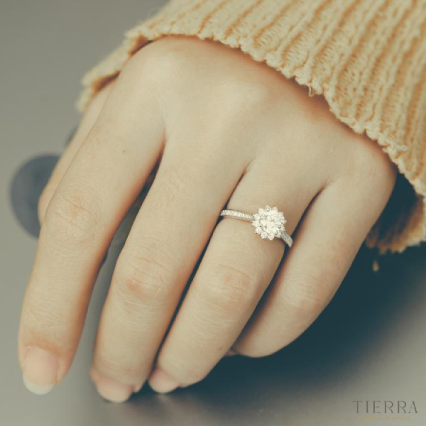 Nhẫn nữ vàng 18k Halo